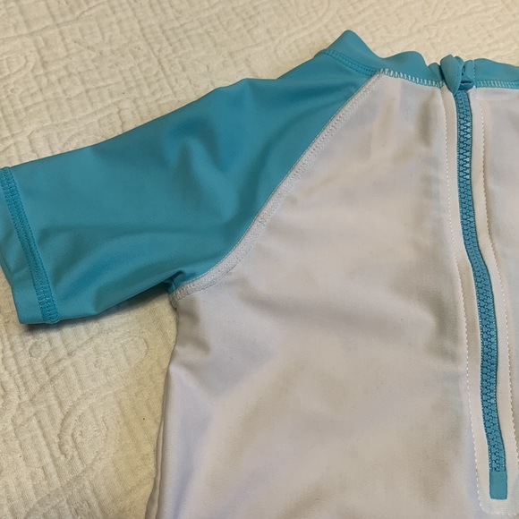18-24m (4/$20) Joe Fresh Rashguard Top - Picture 11 of 15